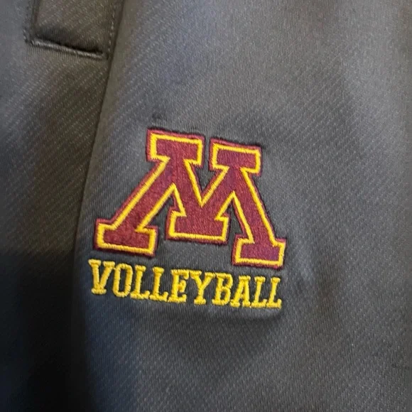 Nike tracksuit in Minnesota vollyball on field player issued gear